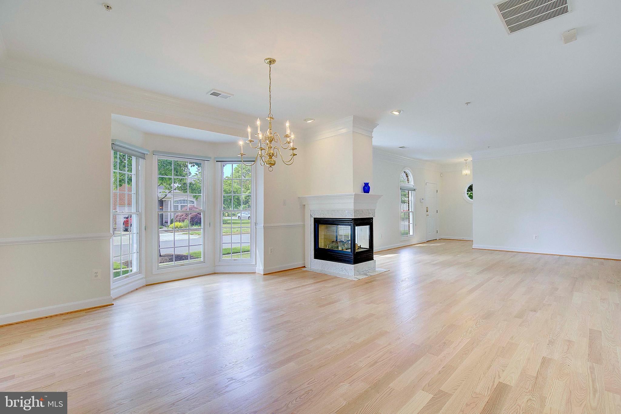 306 COLONY POINT PLACE