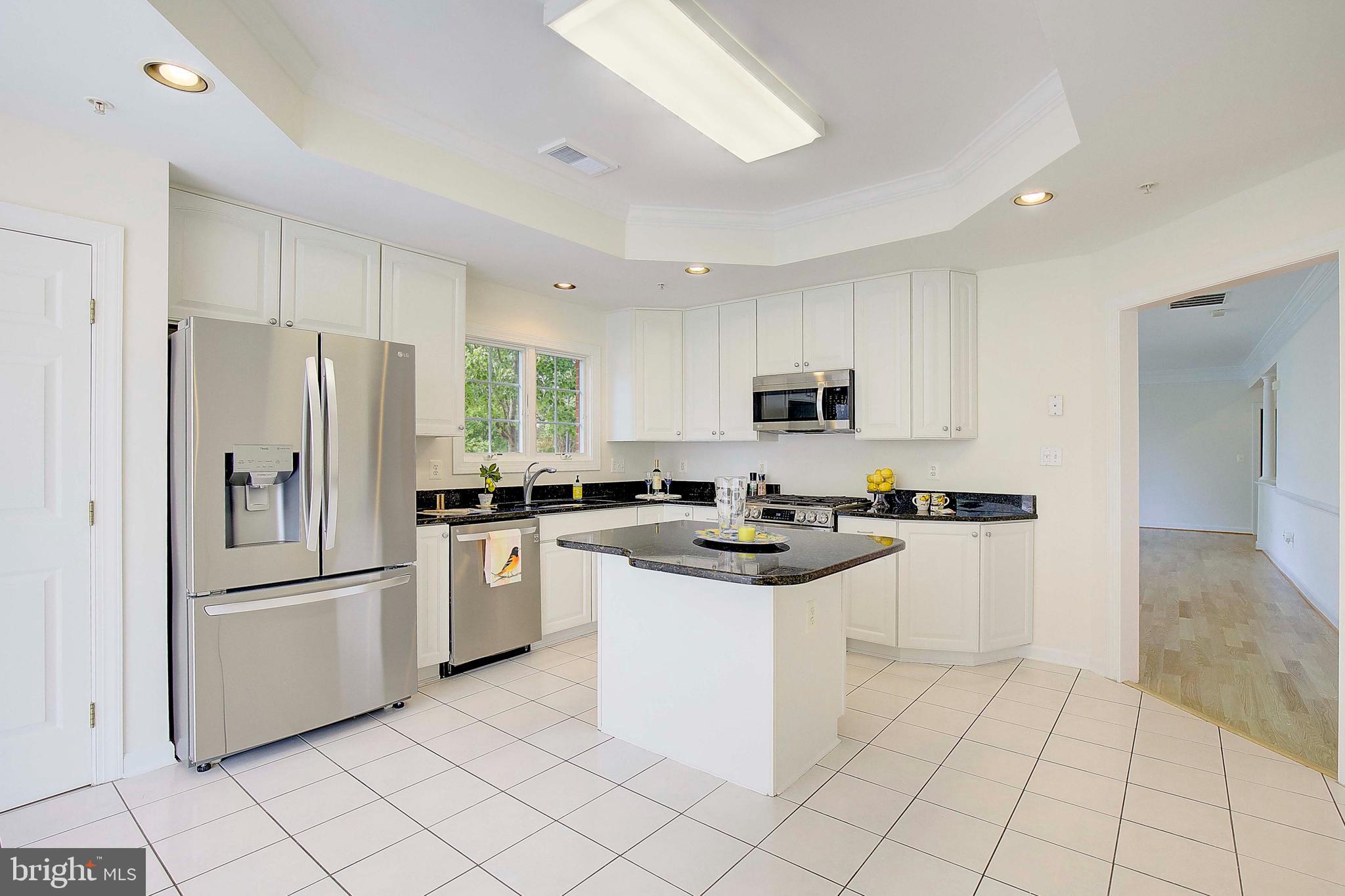 306 COLONY POINT PLACE