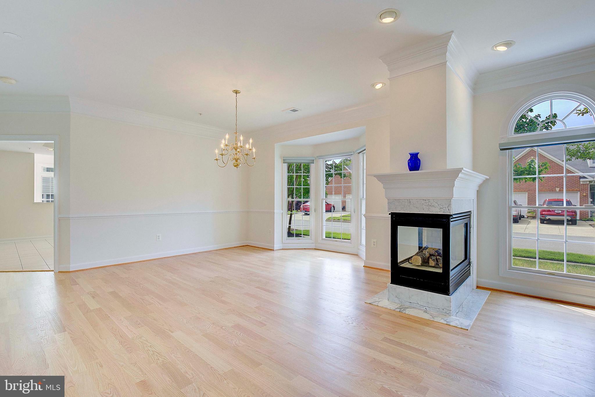 306 COLONY POINT PLACE