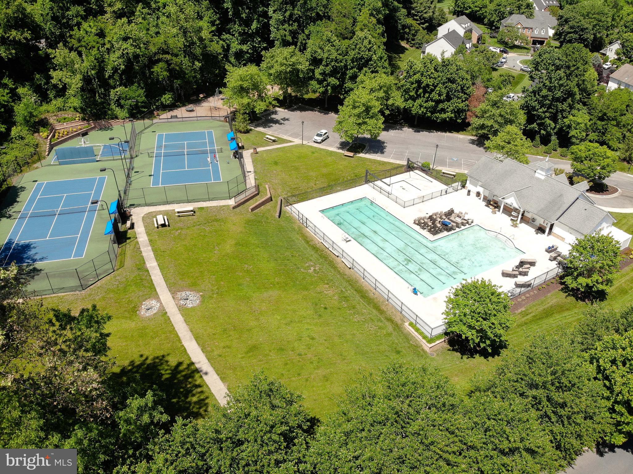 306 COLONY POINT PLACE