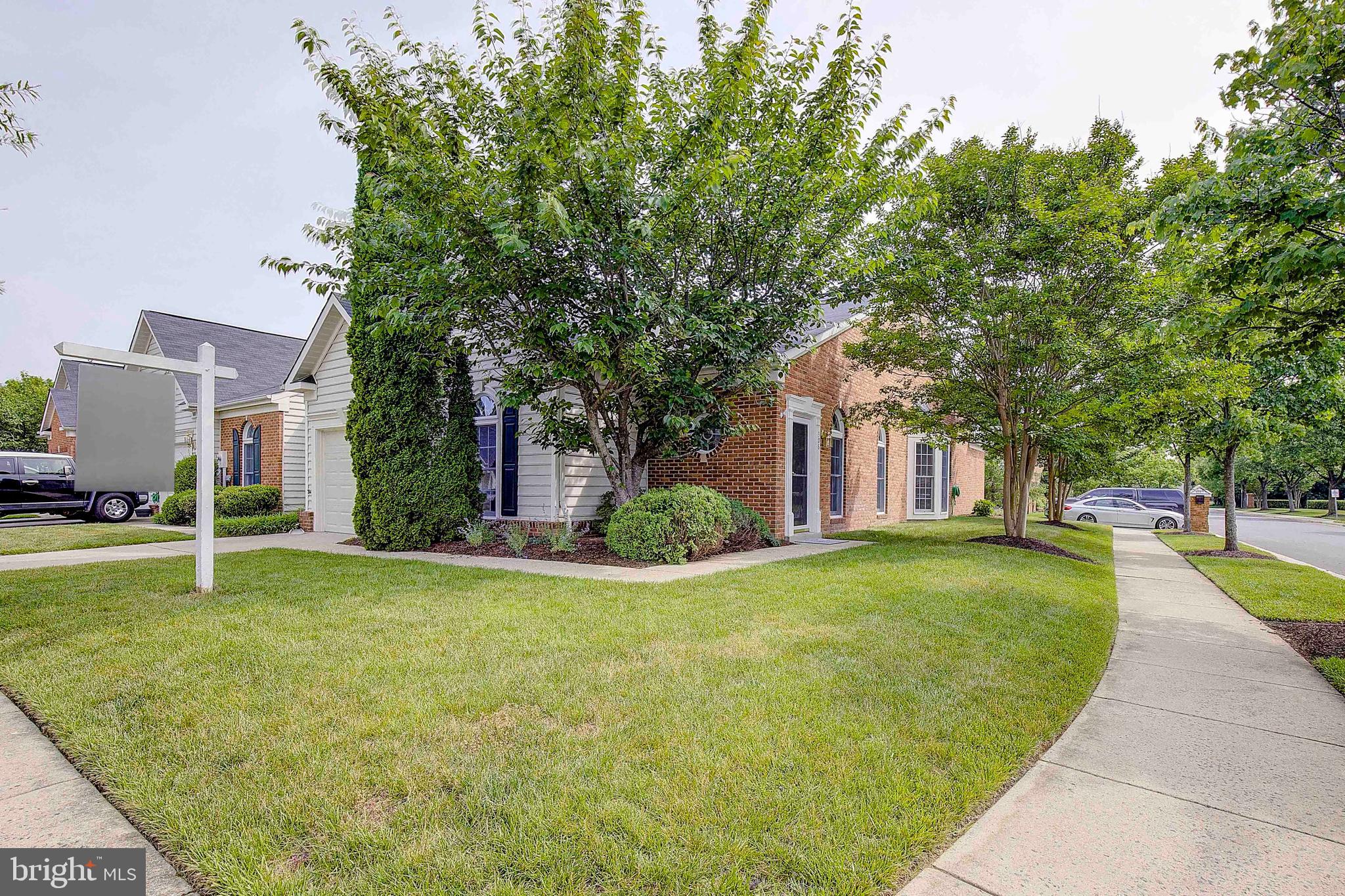 306 COLONY POINT PLACE