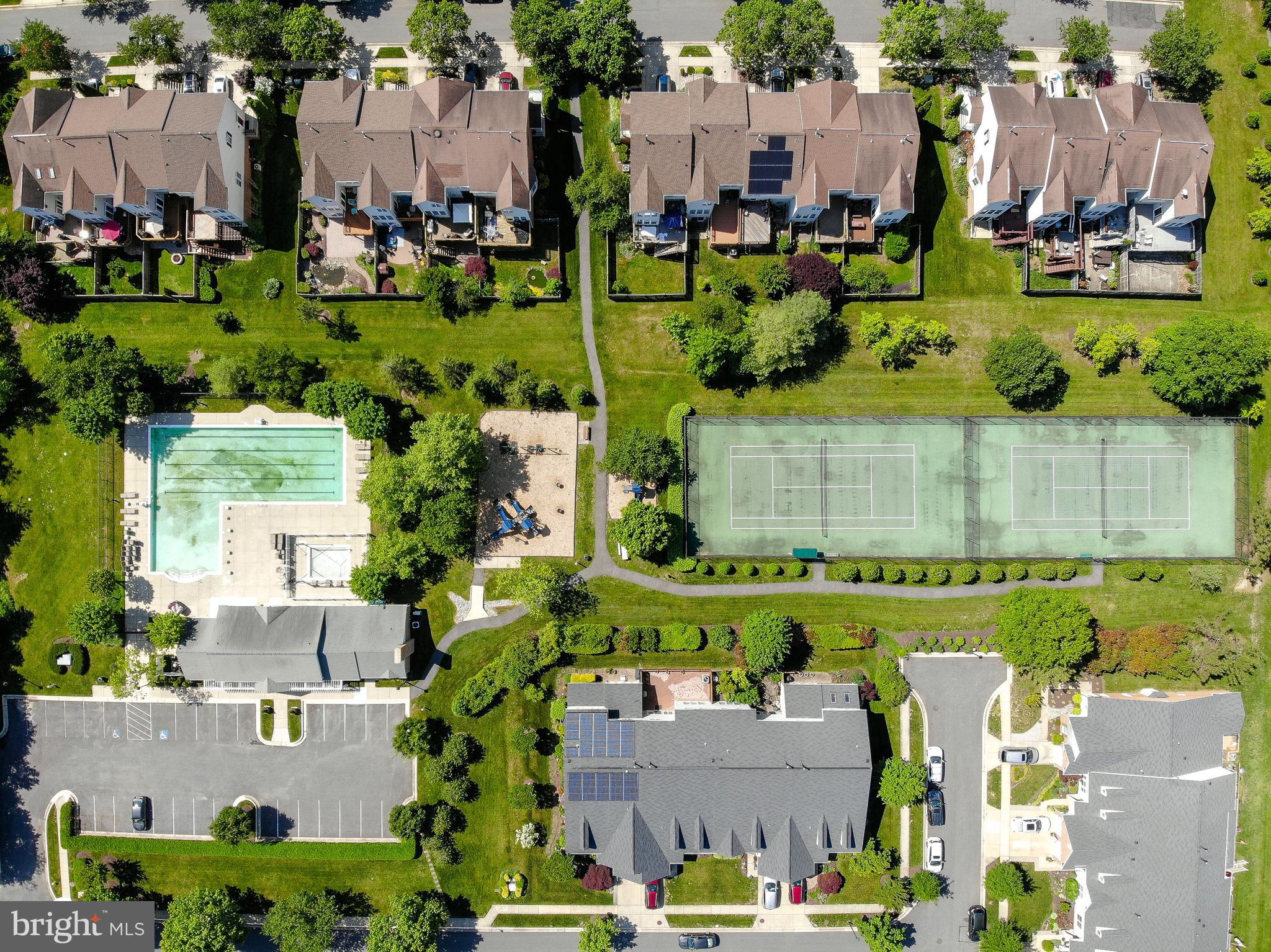 306 COLONY POINT PLACE