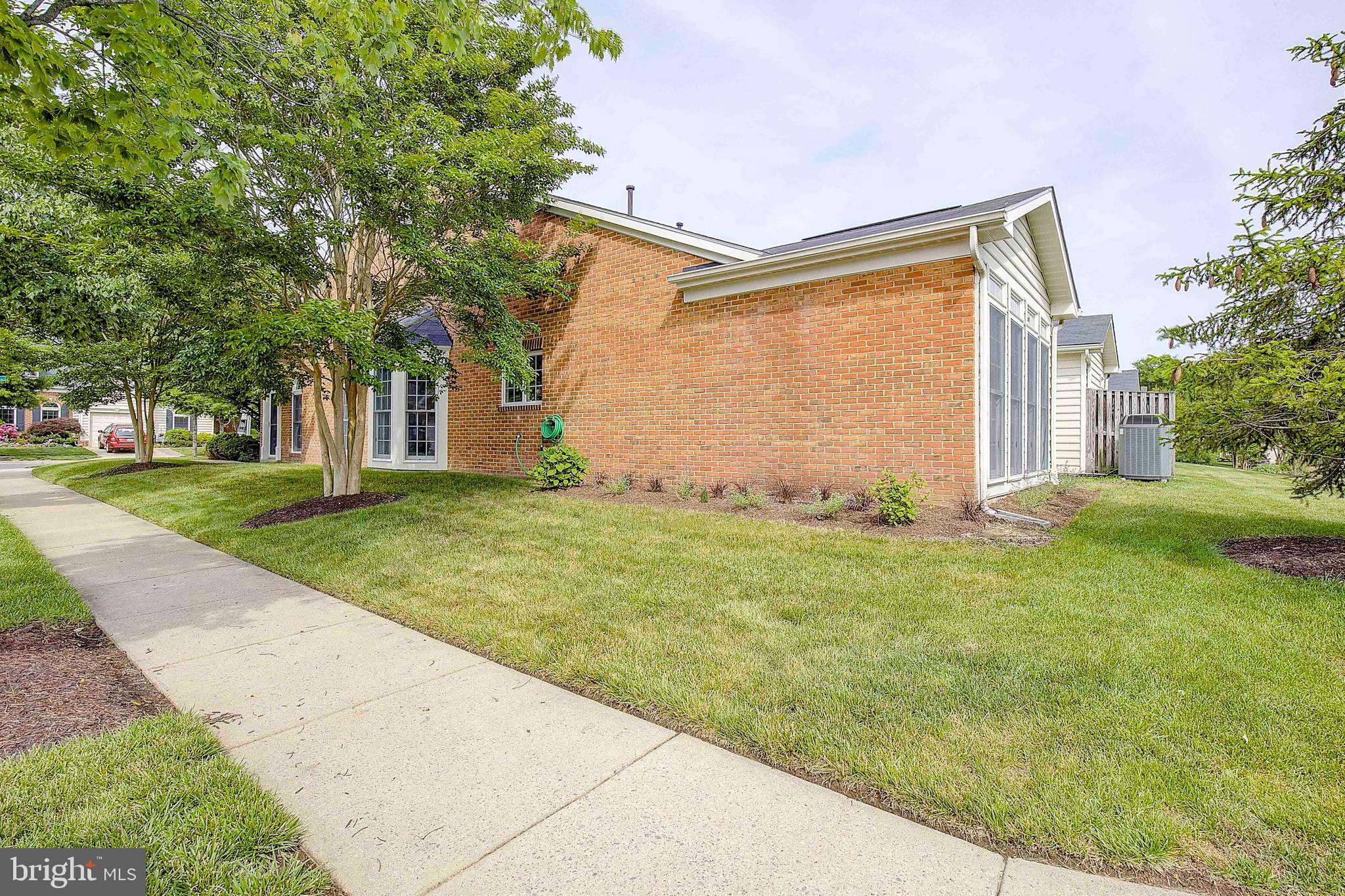 306 COLONY POINT PLACE