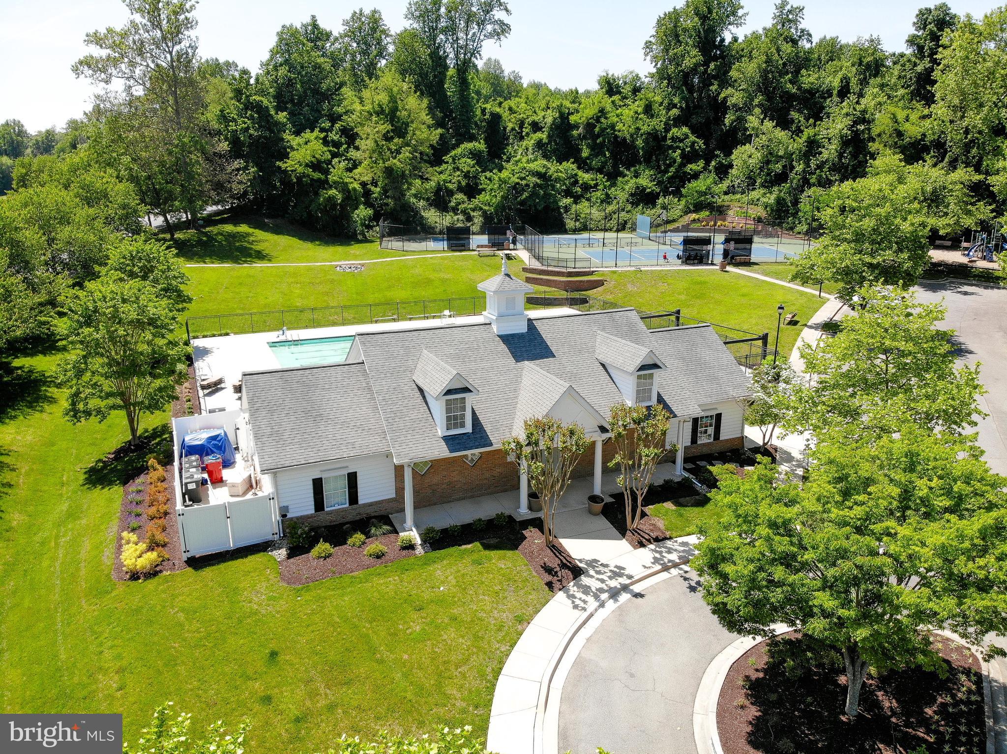 306 COLONY POINT PLACE