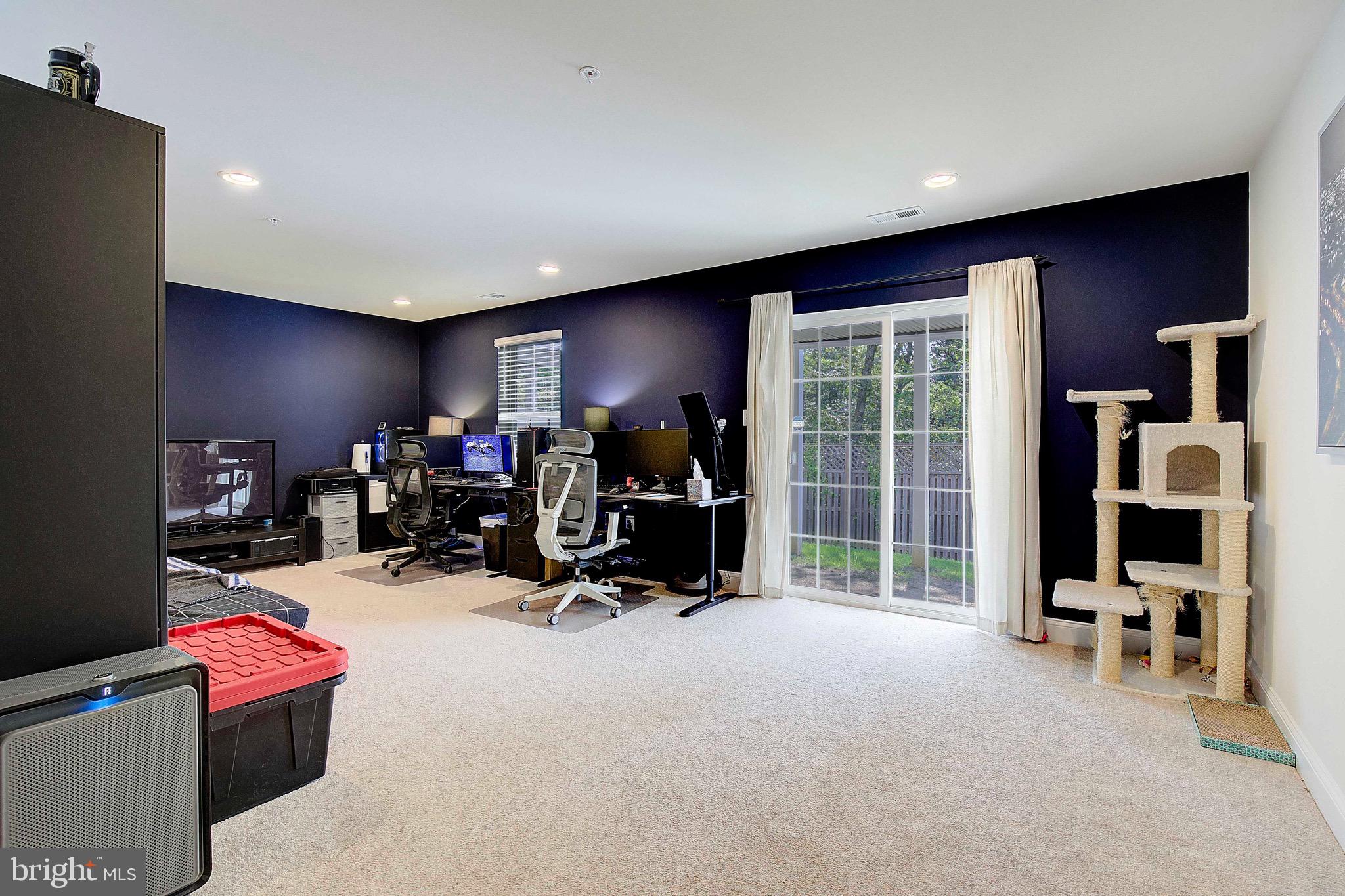 621 CLEAR BLUE LANE