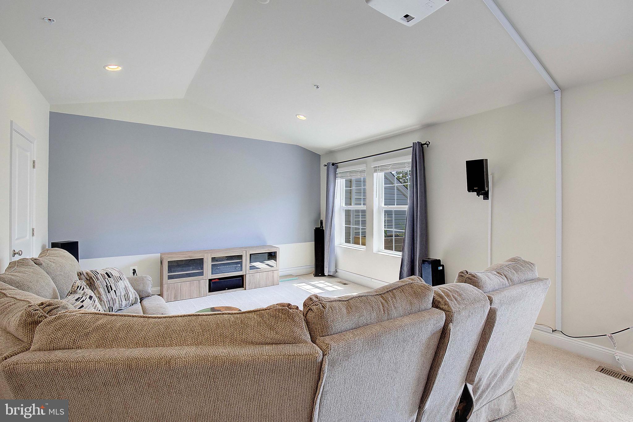 621 CLEAR BLUE LANE