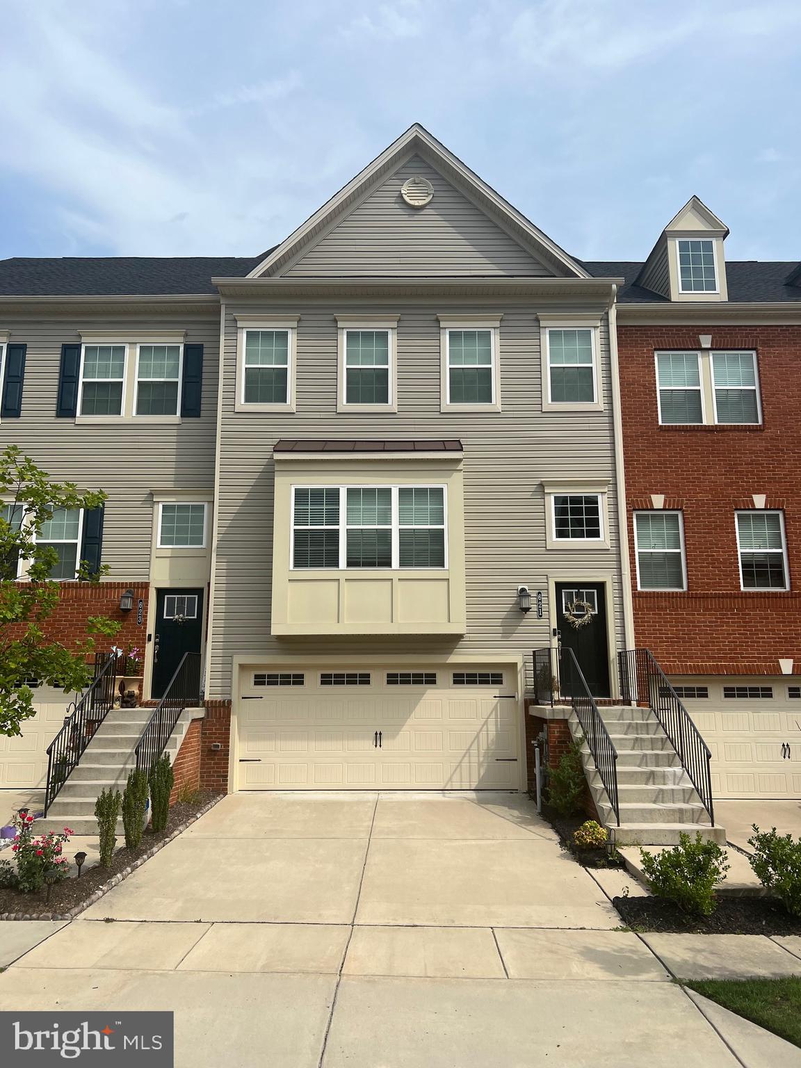 621 CLEAR BLUE LANE