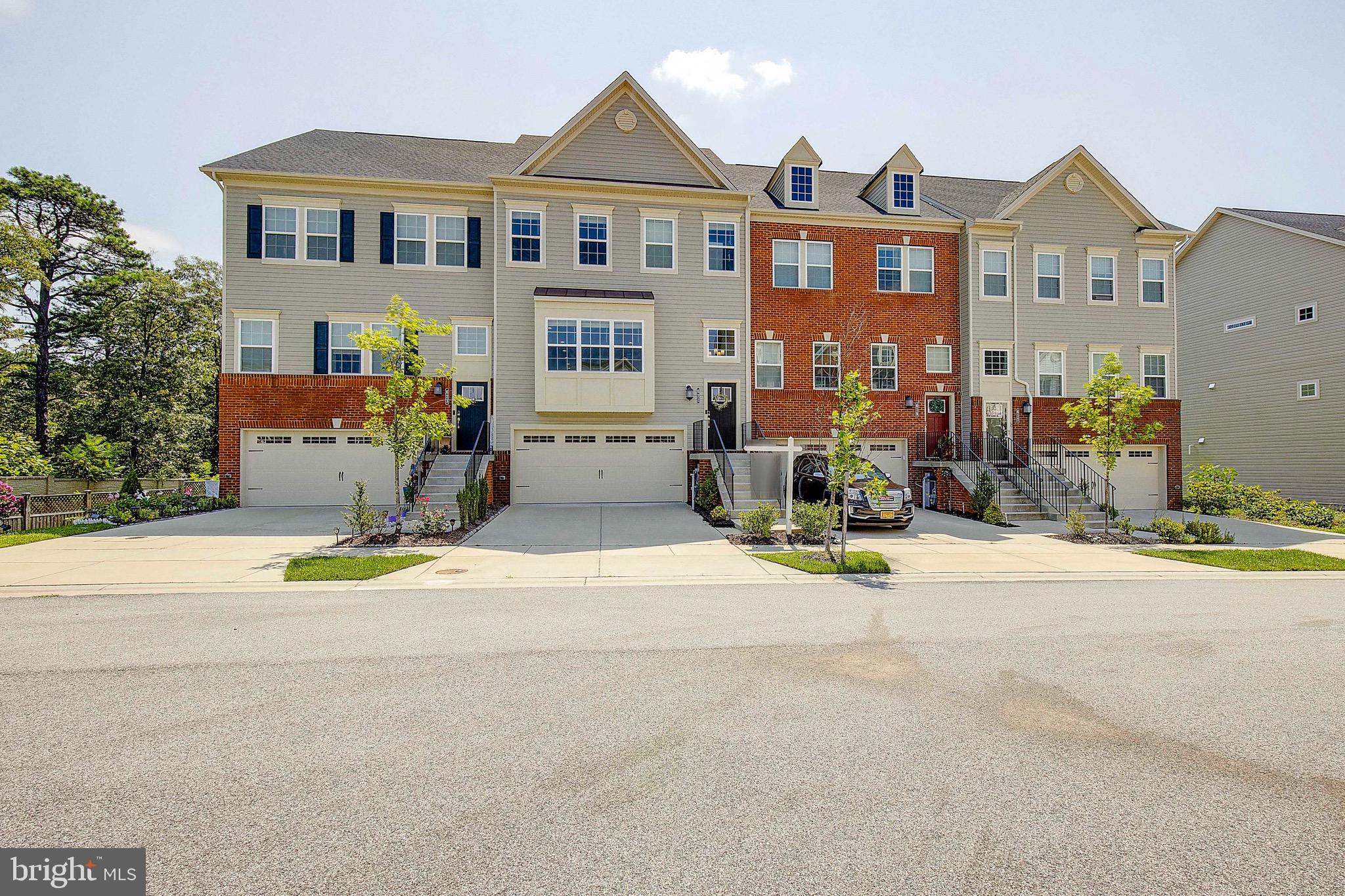 621 CLEAR BLUE LANE