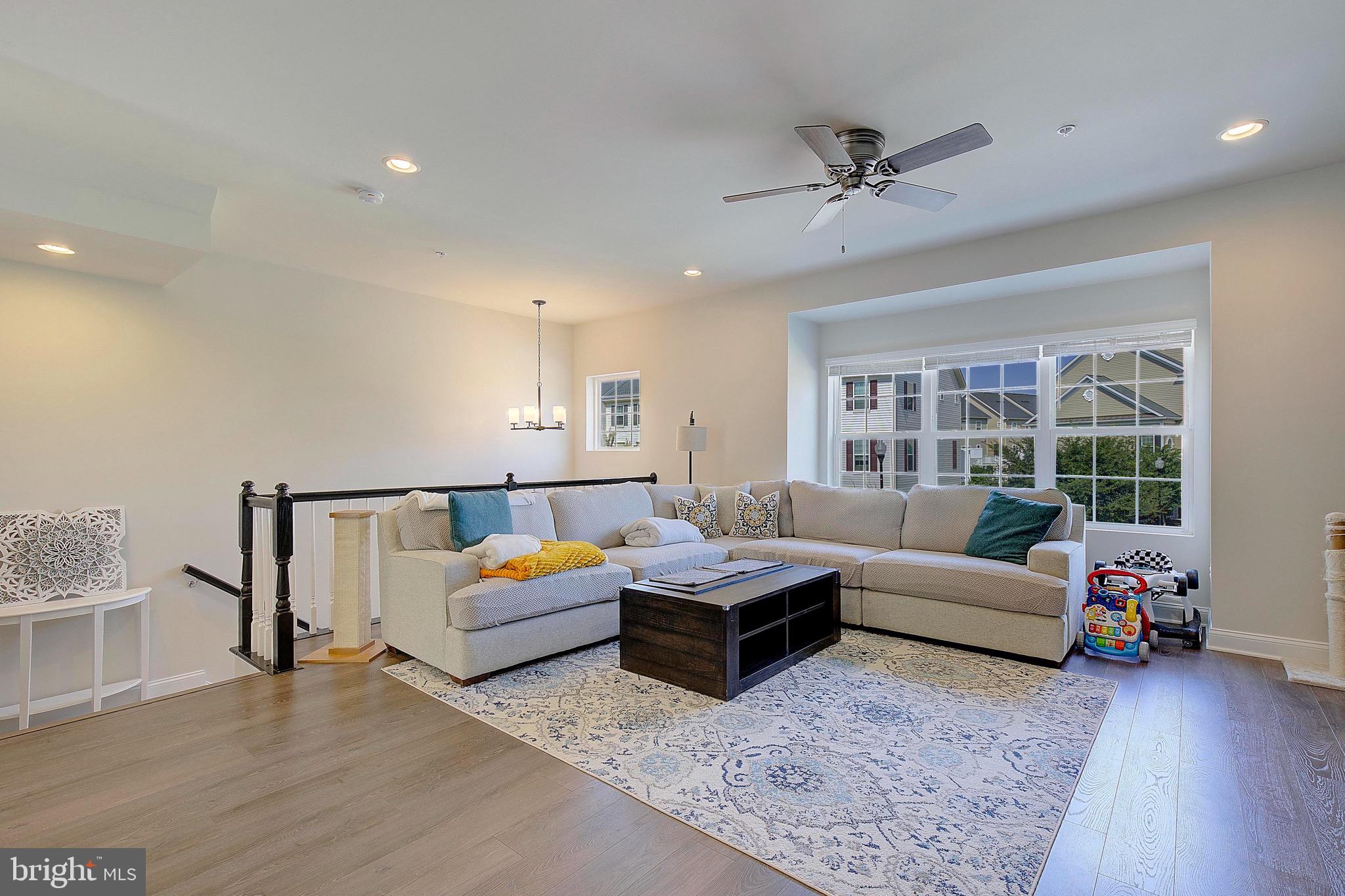 621 CLEAR BLUE LANE