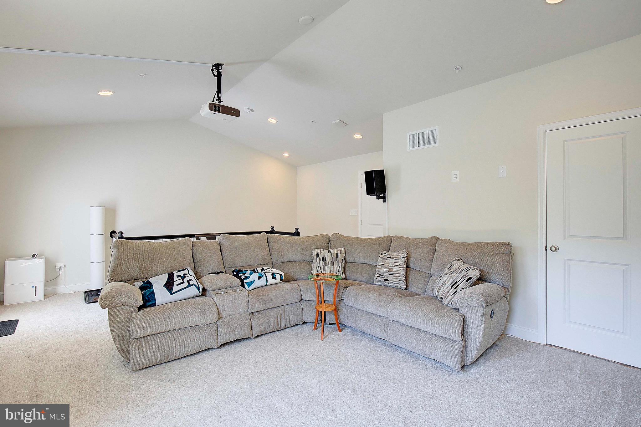 621 CLEAR BLUE LANE