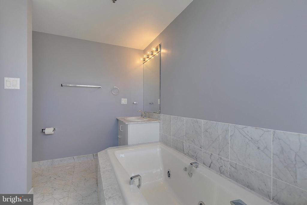 930 Astern Way #207