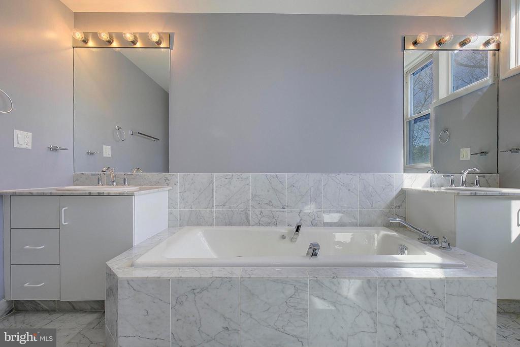 930 Astern Way #207