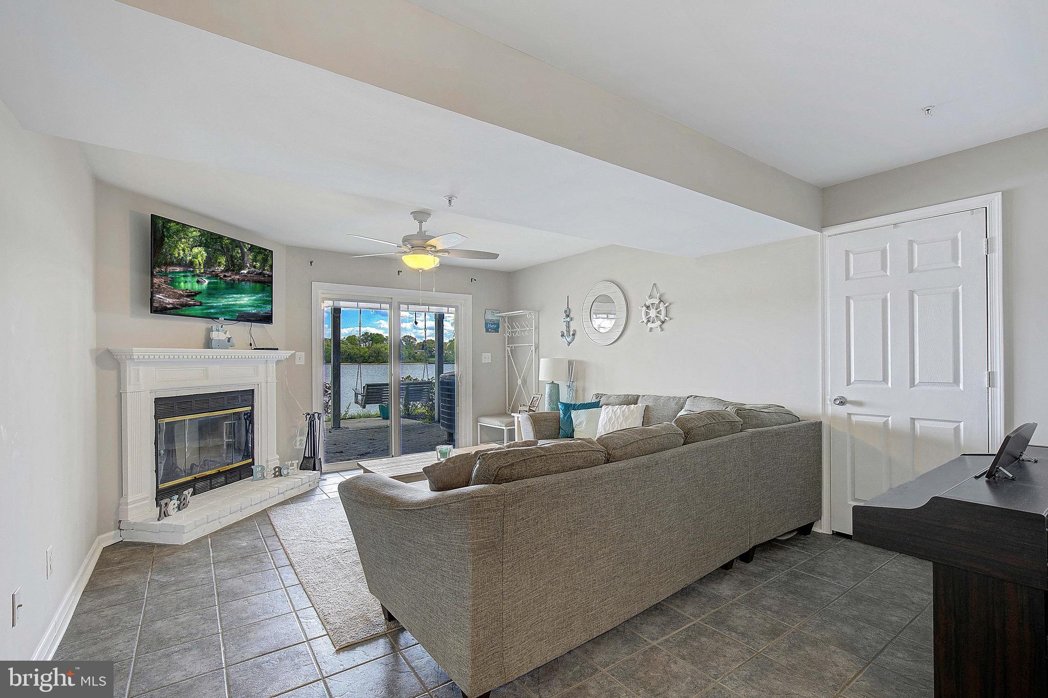 1355 Waterway Ct