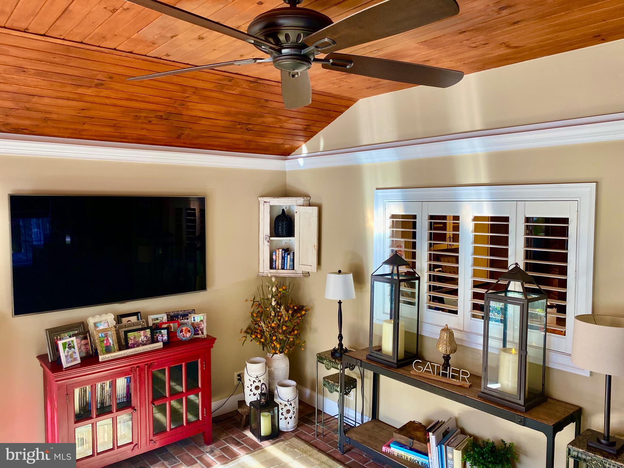 335 Dubois Rd