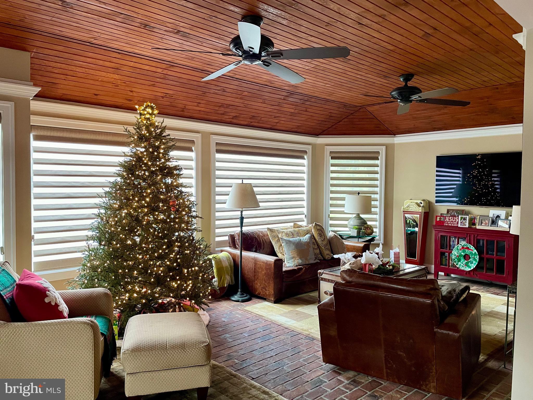 335 Dubois Rd