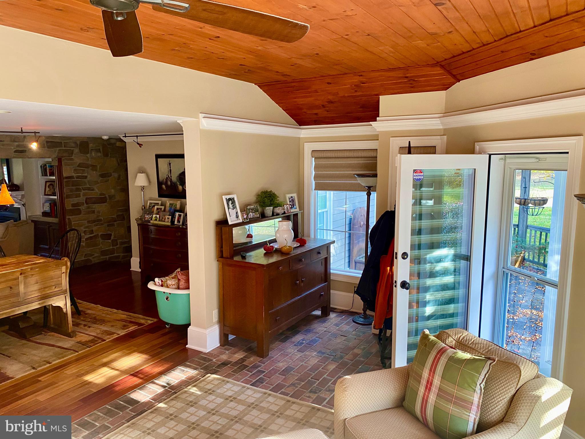 335 Dubois Rd