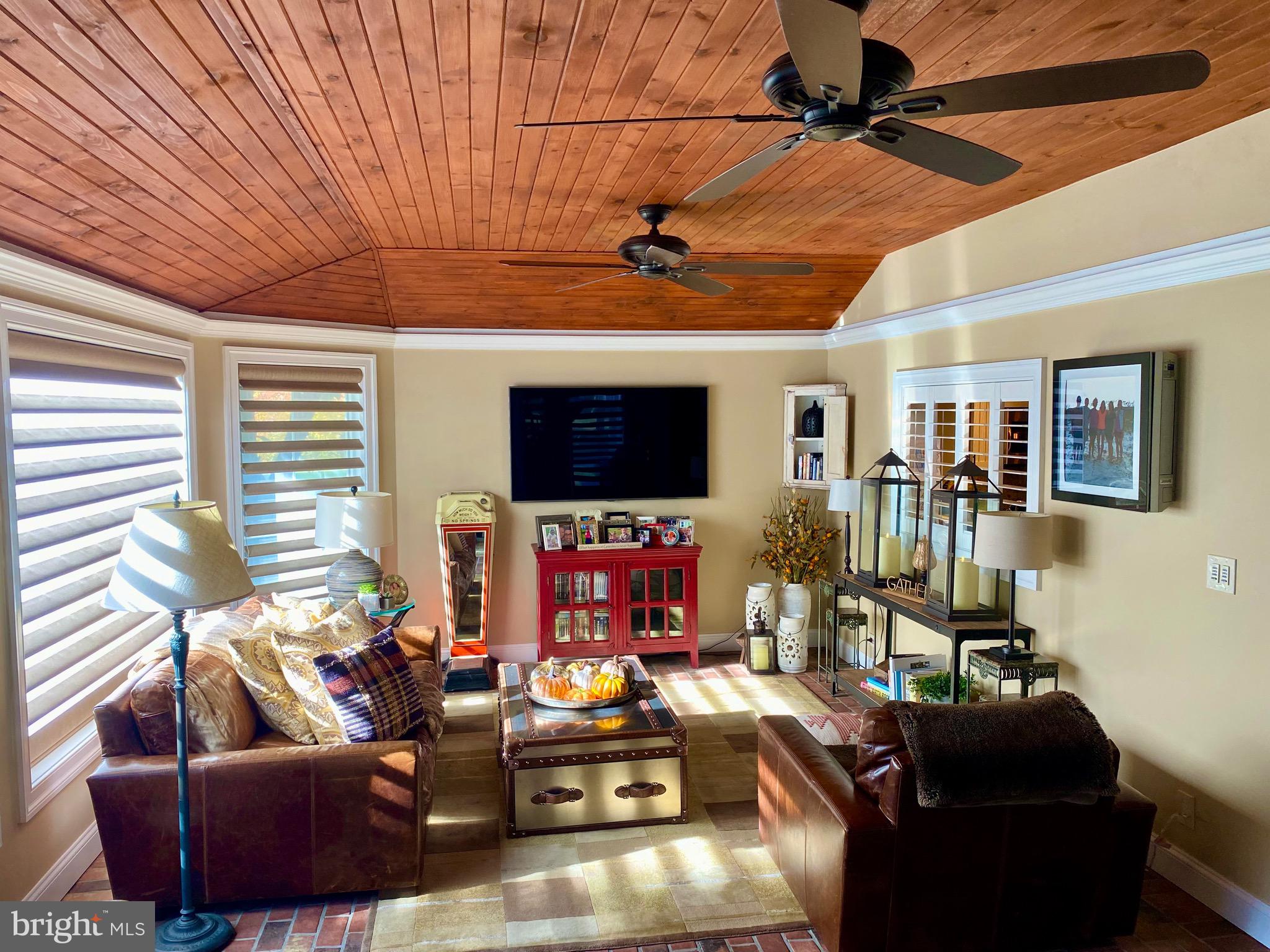 335 Dubois Rd