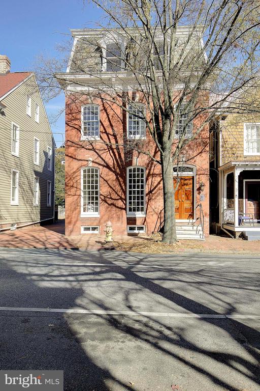 196 Duke Of Gloucester St