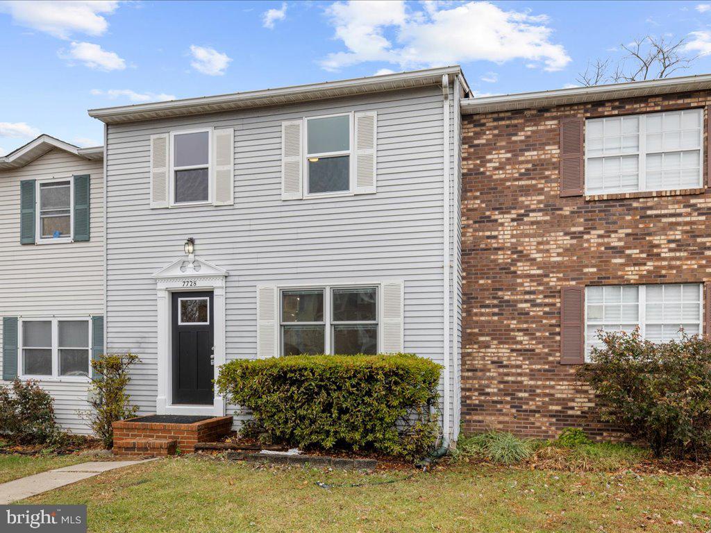 7728 MOONFALL CT
