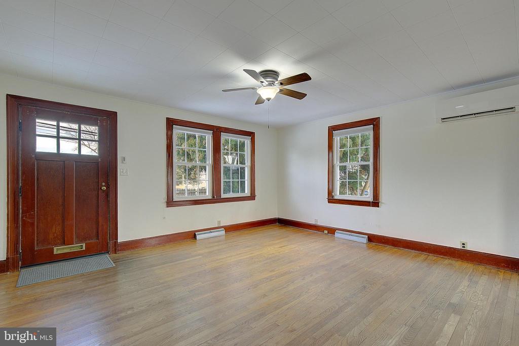 1147 Tyler Ave