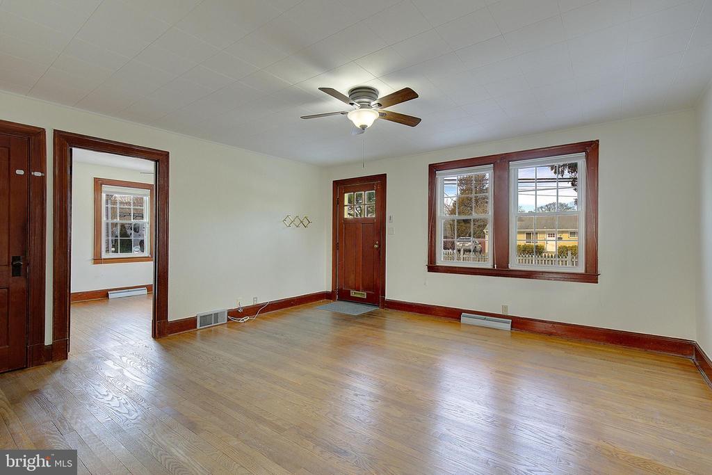 1147 Tyler Ave