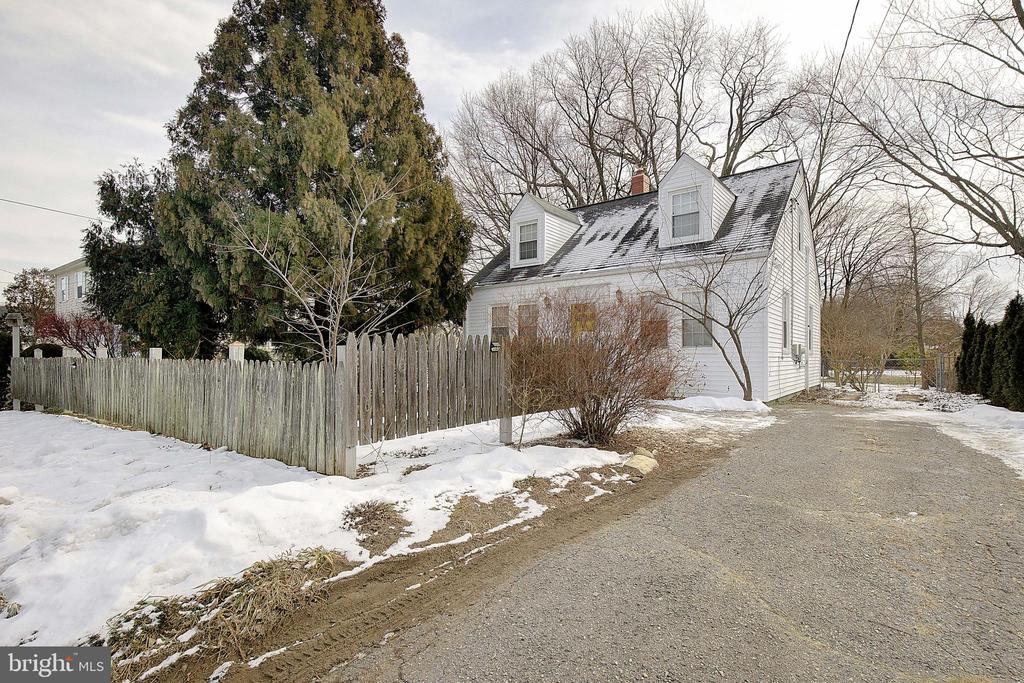 1147 Tyler Ave