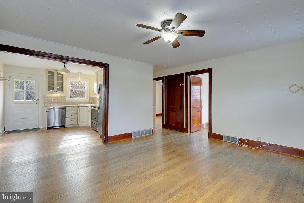 1147 Tyler Ave