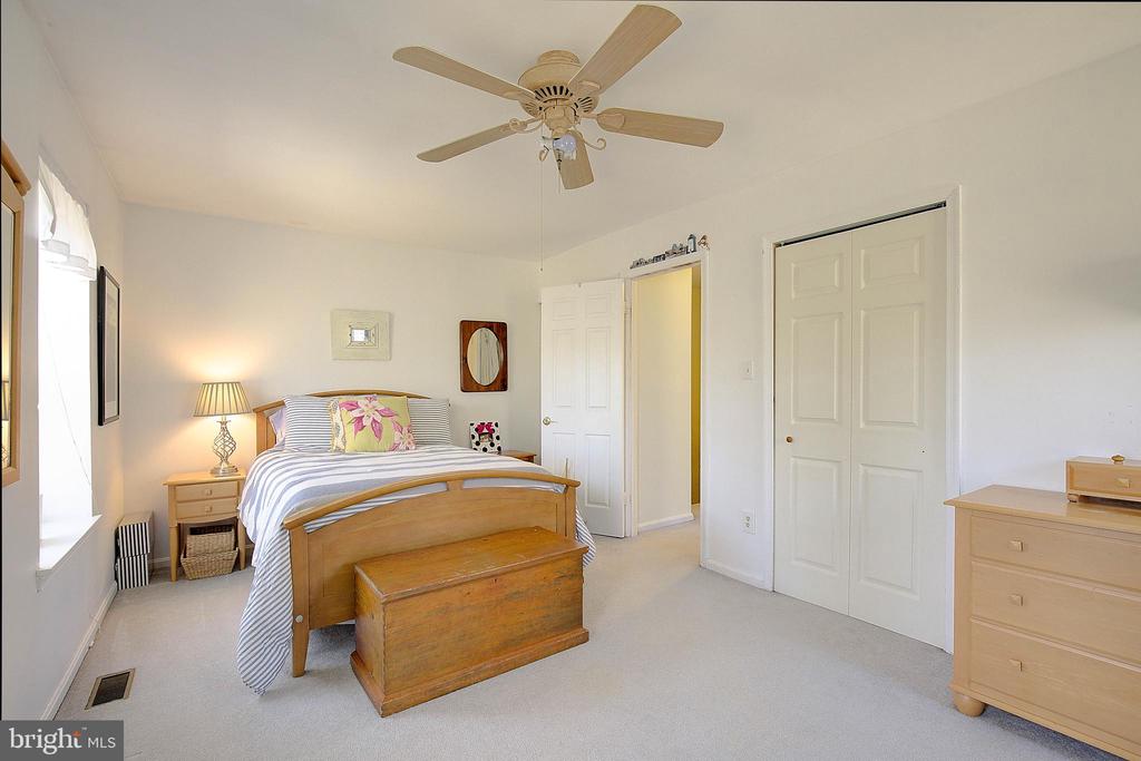 13 Mooring Point Ct