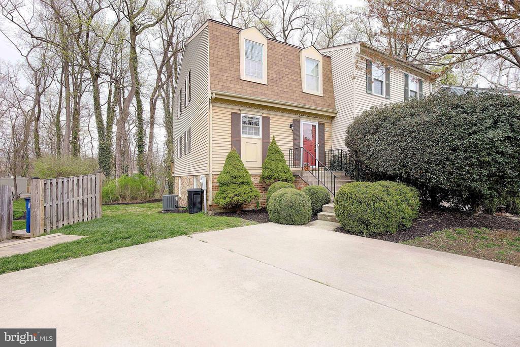 13 Mooring Point Ct