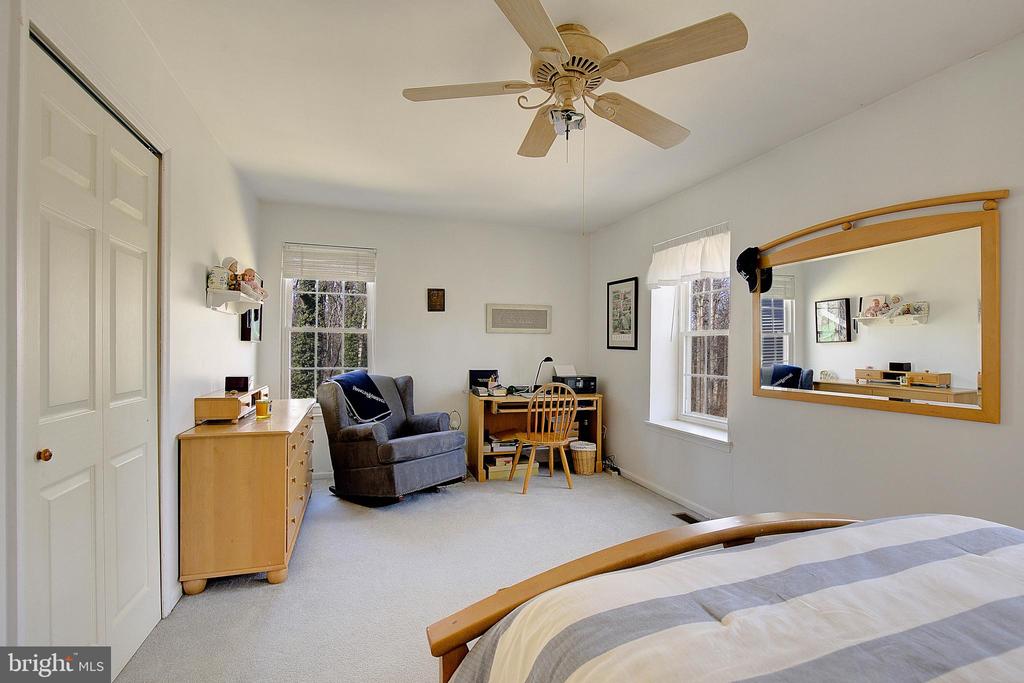 13 Mooring Point Ct