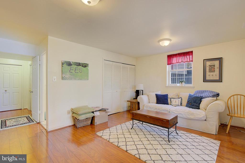 13 Mooring Point Ct