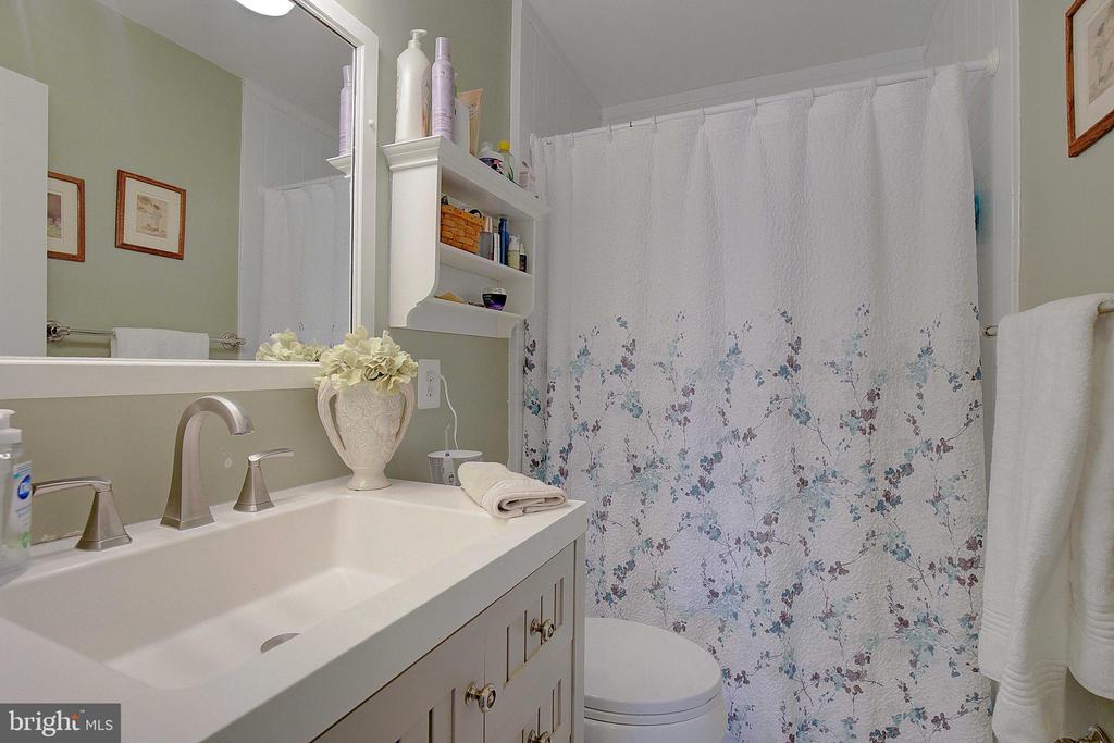13 Mooring Point Ct