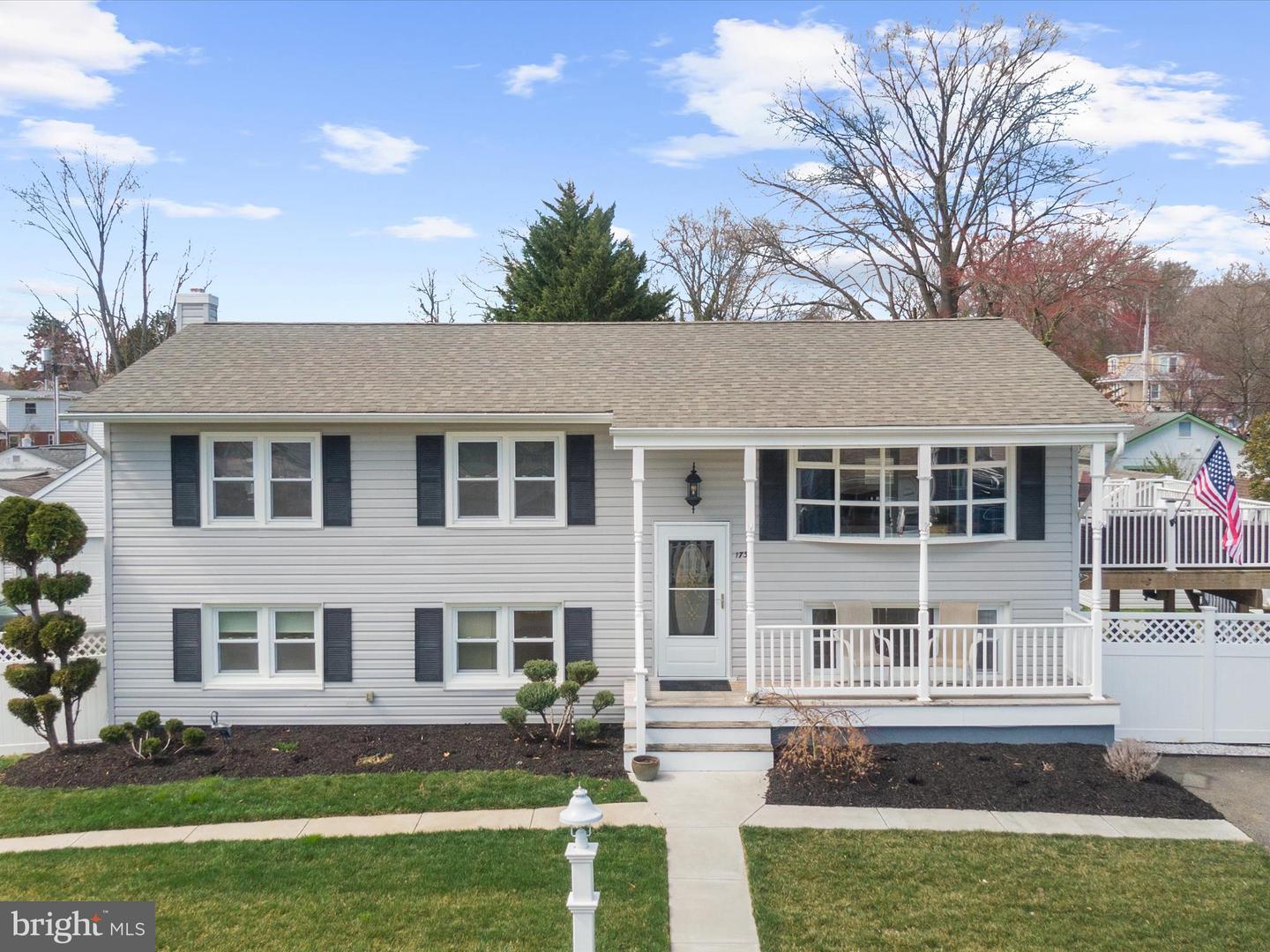 1738 Fairhill Dr