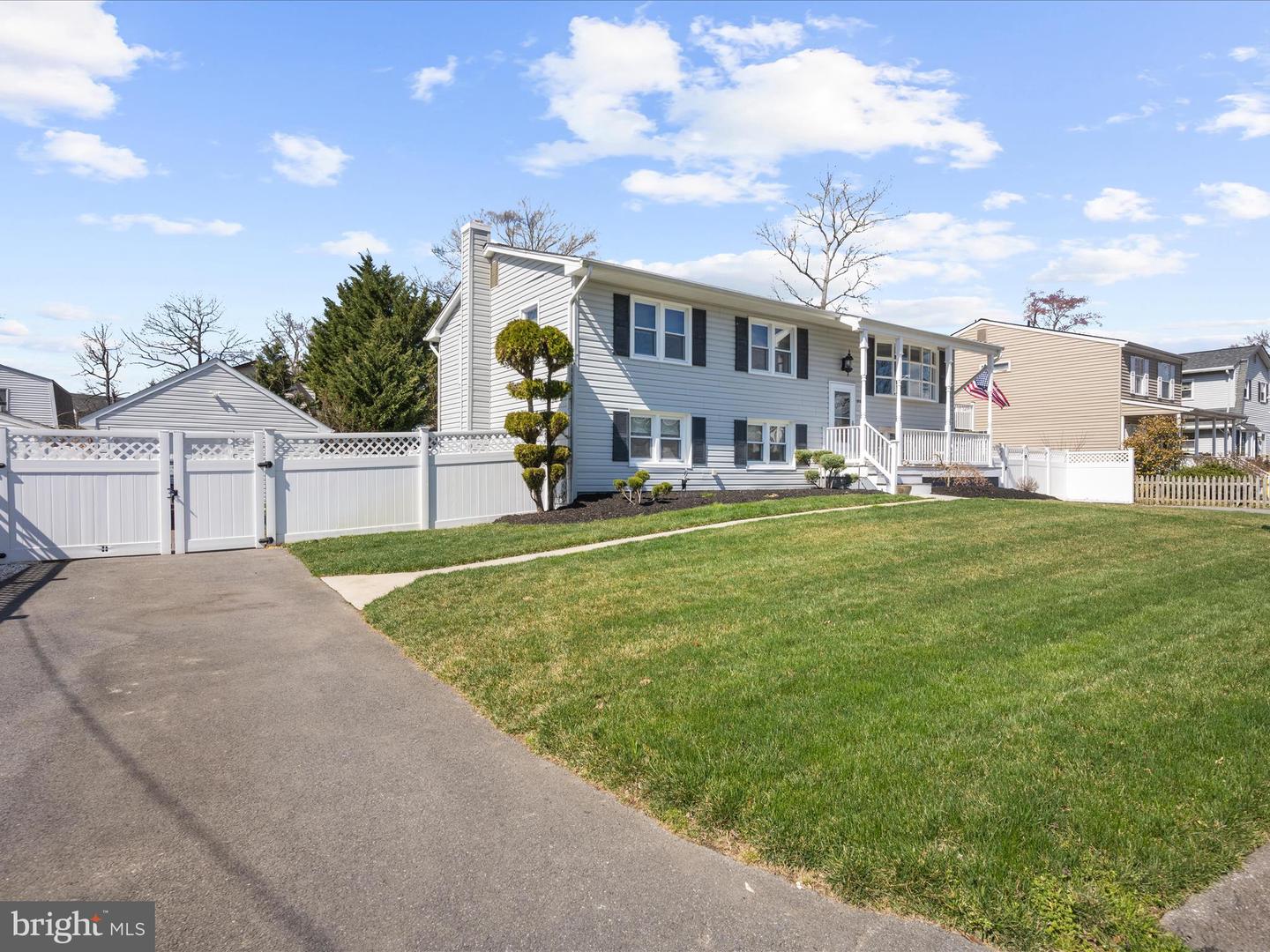 1738 Fairhill Dr