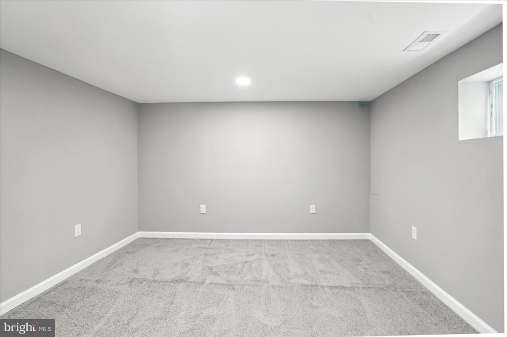 104 Queen Anne Rd