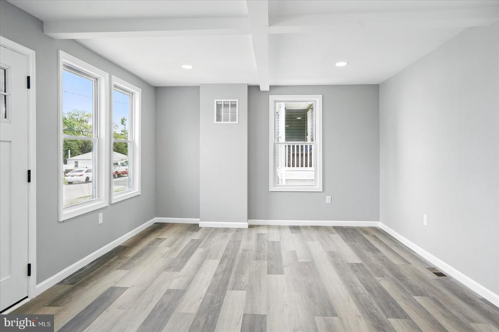 104 Queen Anne Rd