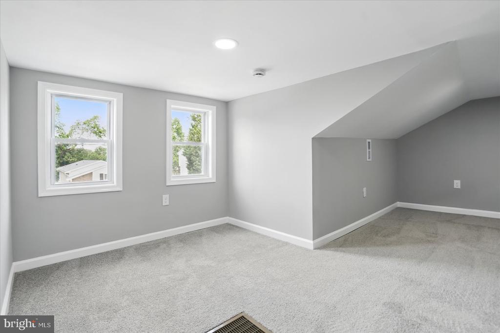 104 Queen Anne Rd