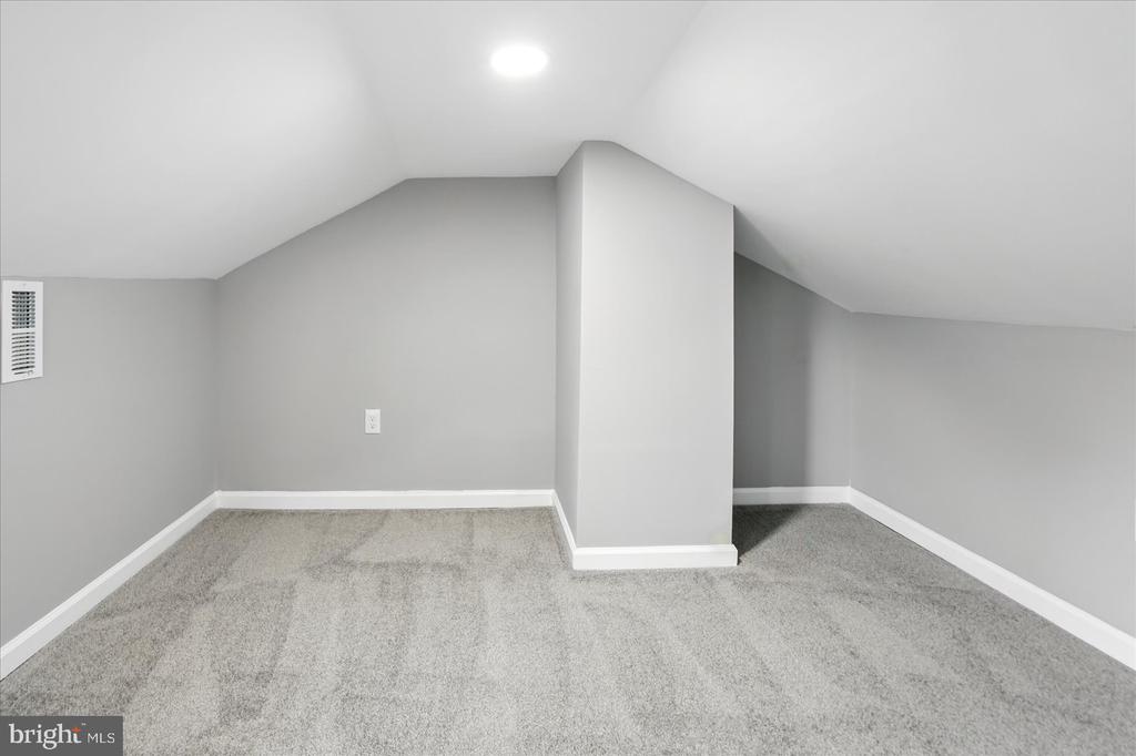 104 Queen Anne Rd