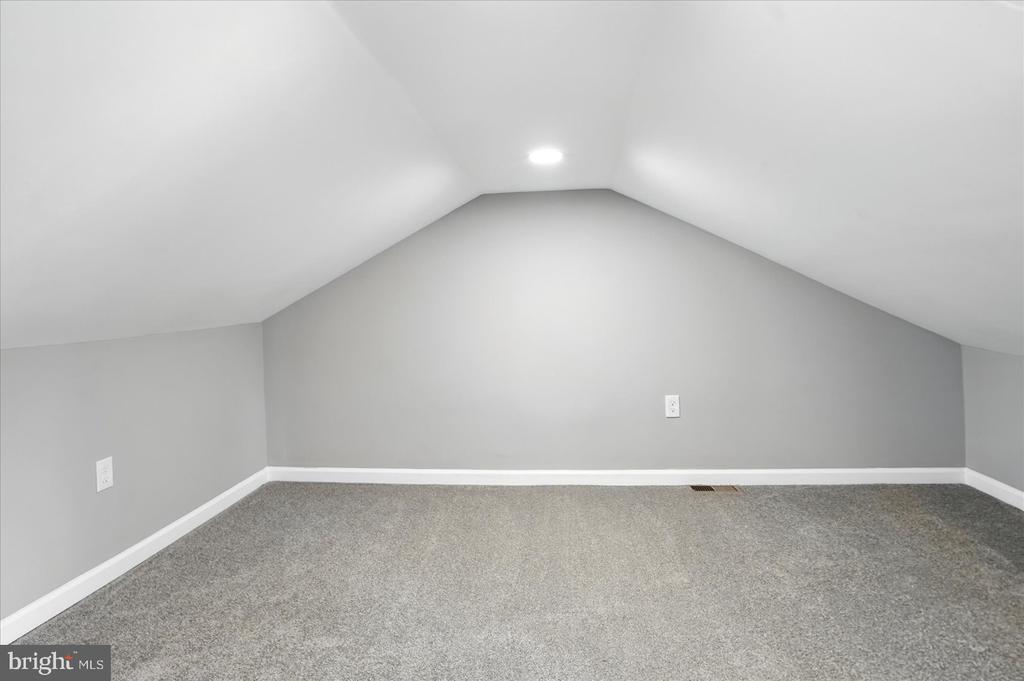 104 Queen Anne Rd