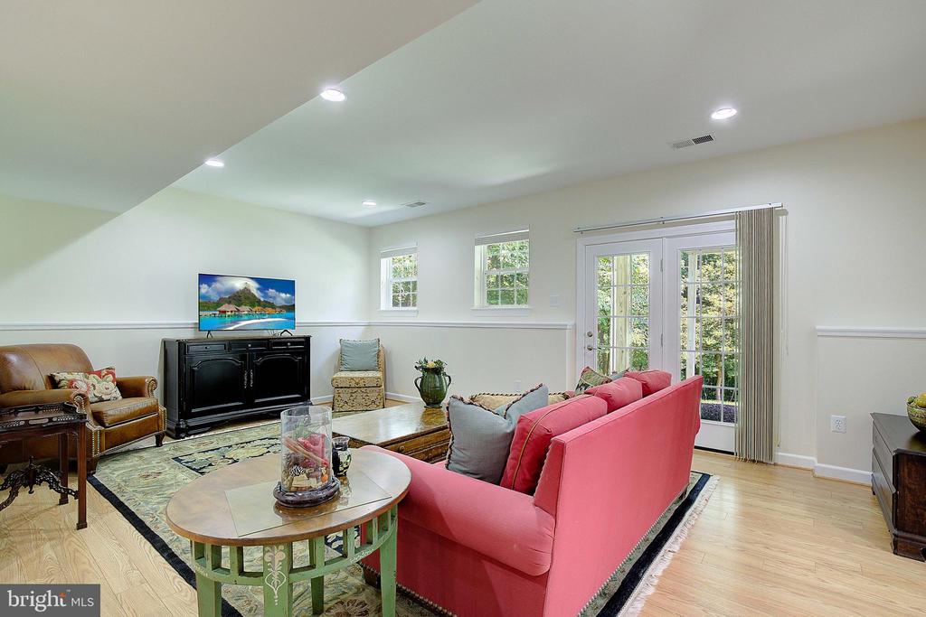 210 Bowen Ct