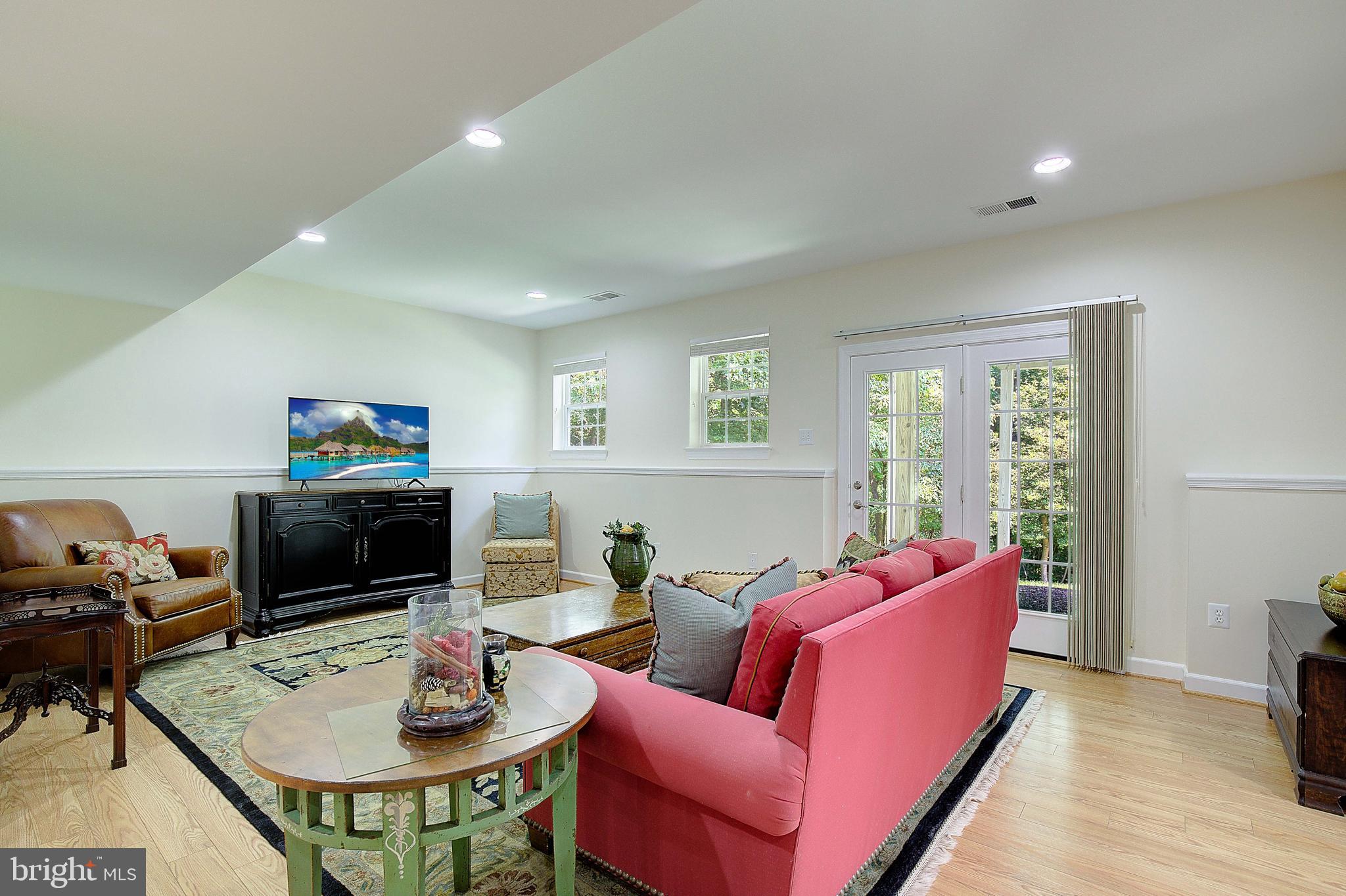 210 Bowen Ct