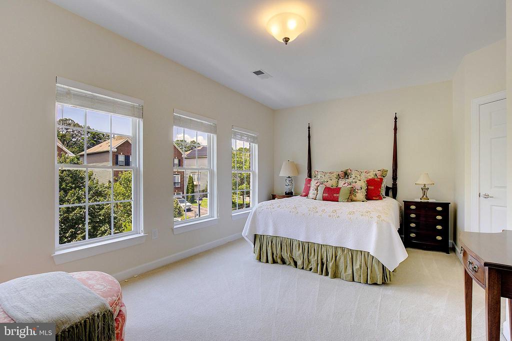 210 Bowen Ct