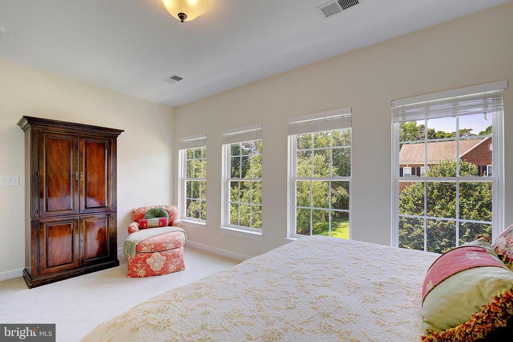 210 Bowen Ct