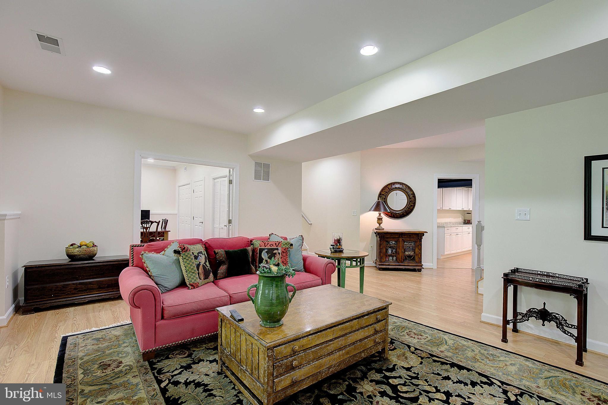 210 Bowen Ct