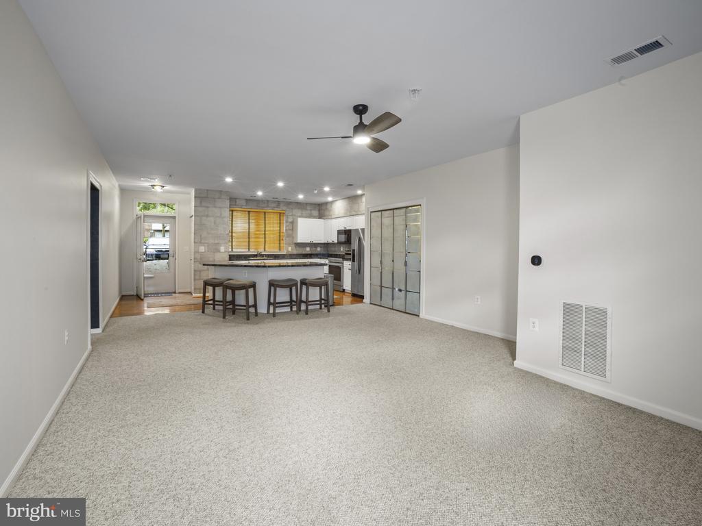 2432 LIZBEC CT