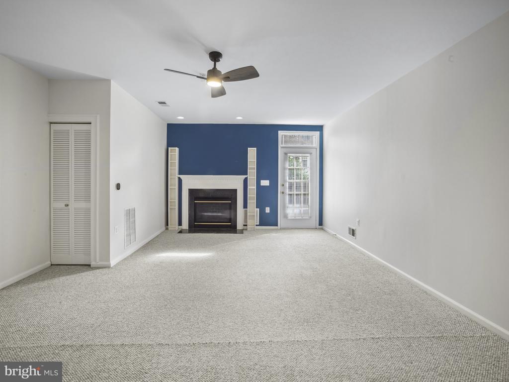 2432 LIZBEC CT