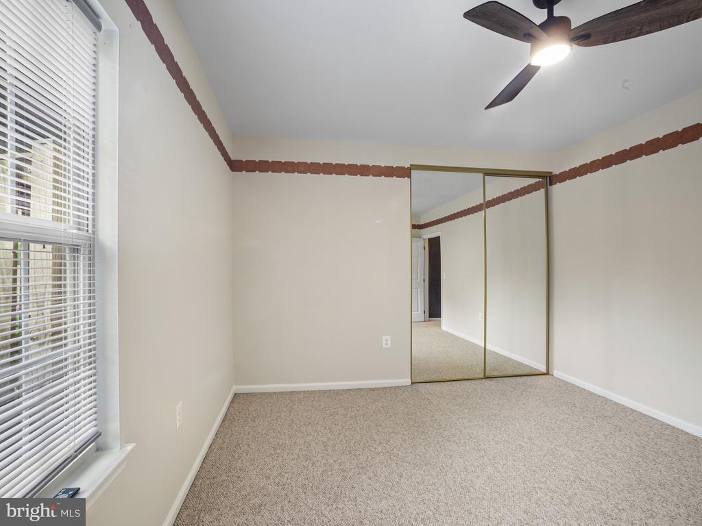 2432 LIZBEC CT