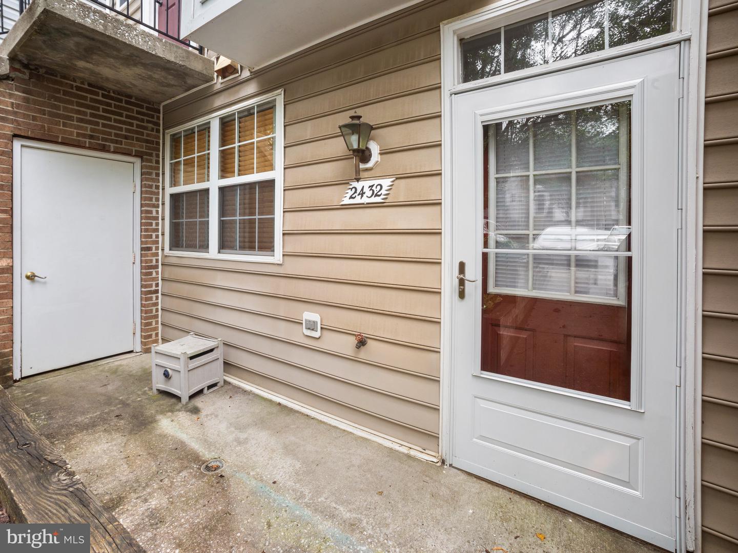 2432 LIZBEC CT