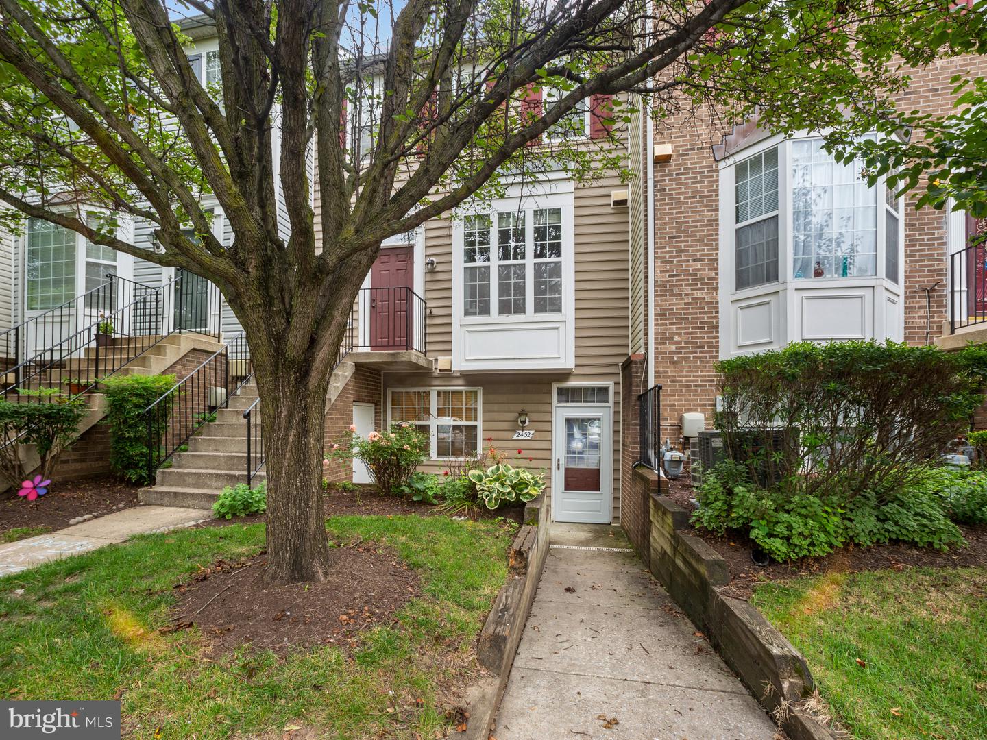 2432 LIZBEC CT
