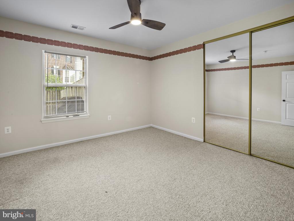 2432 LIZBEC CT